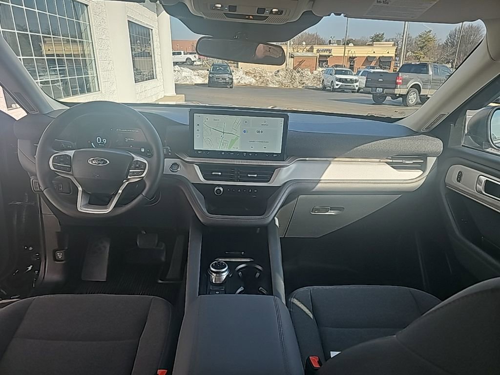 Used 2025 Ford Explorer Active AWD/4WD image 12