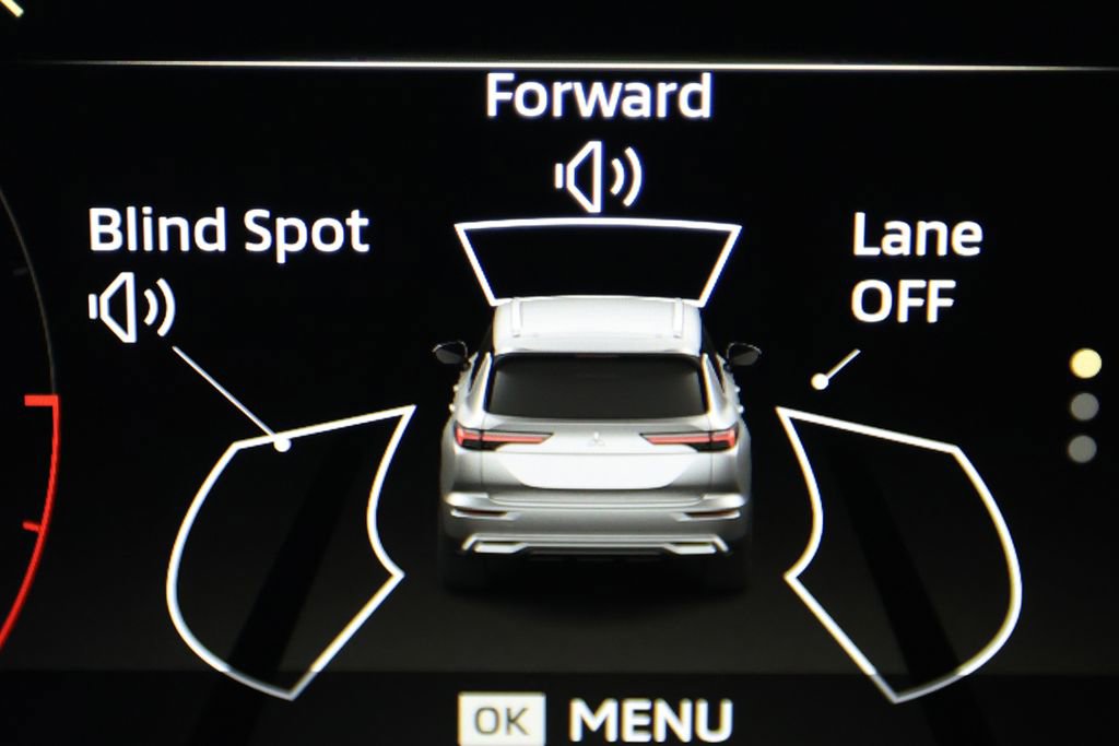 Used 2025 Mitsubishi Outlander SE image 24