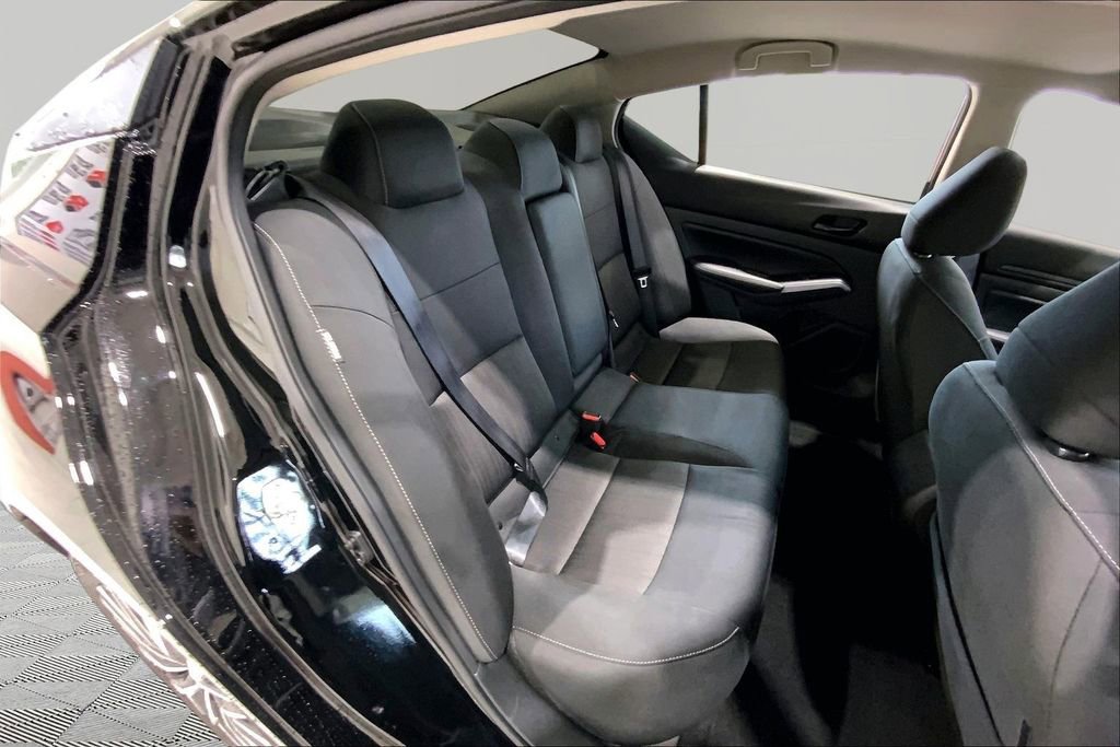 Used 2025 Nissan Altima 2.5 SV AWD/4WD image 17