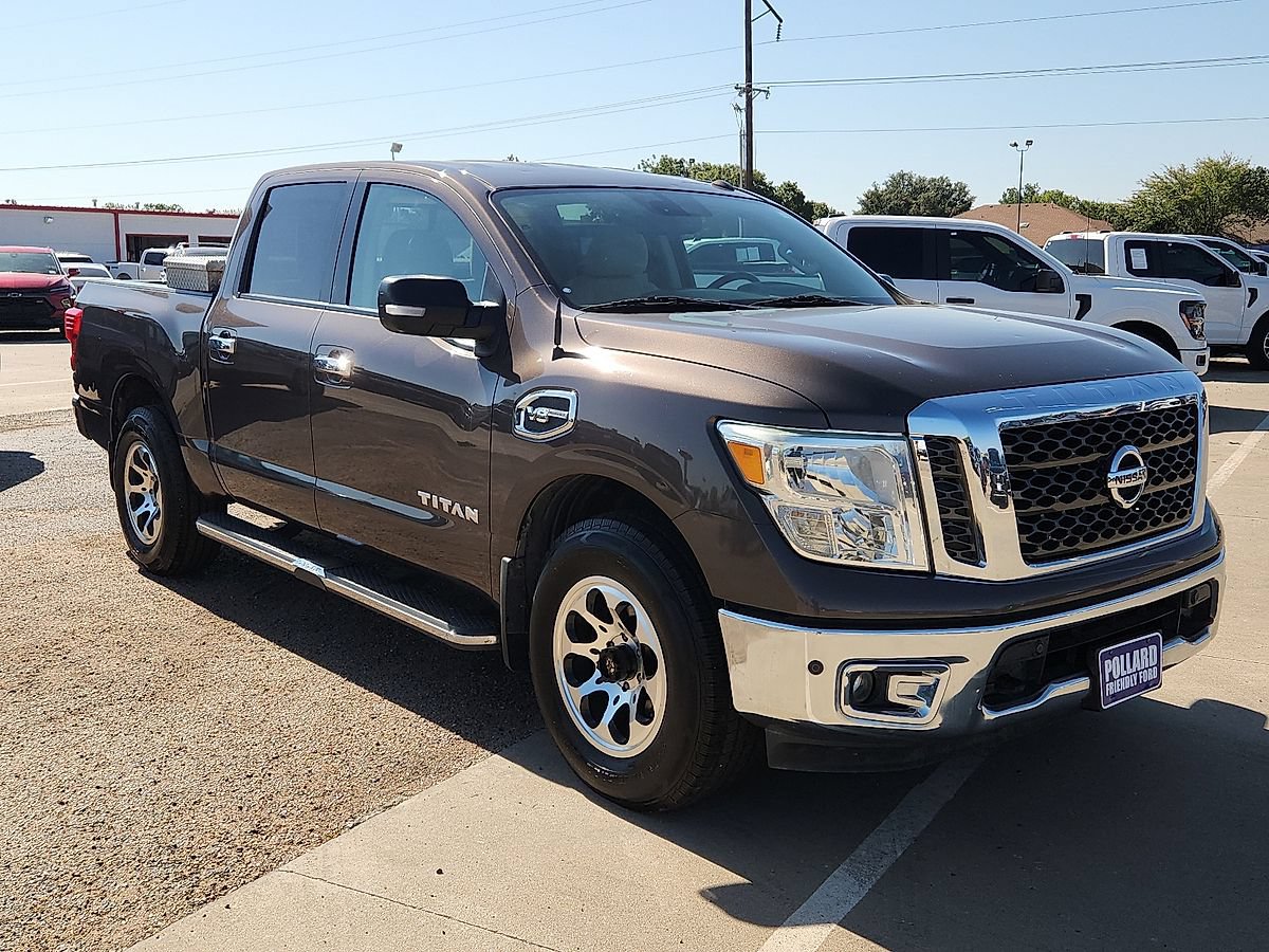 Used 2017 Nissan Titan SV AWD/4WD image 5