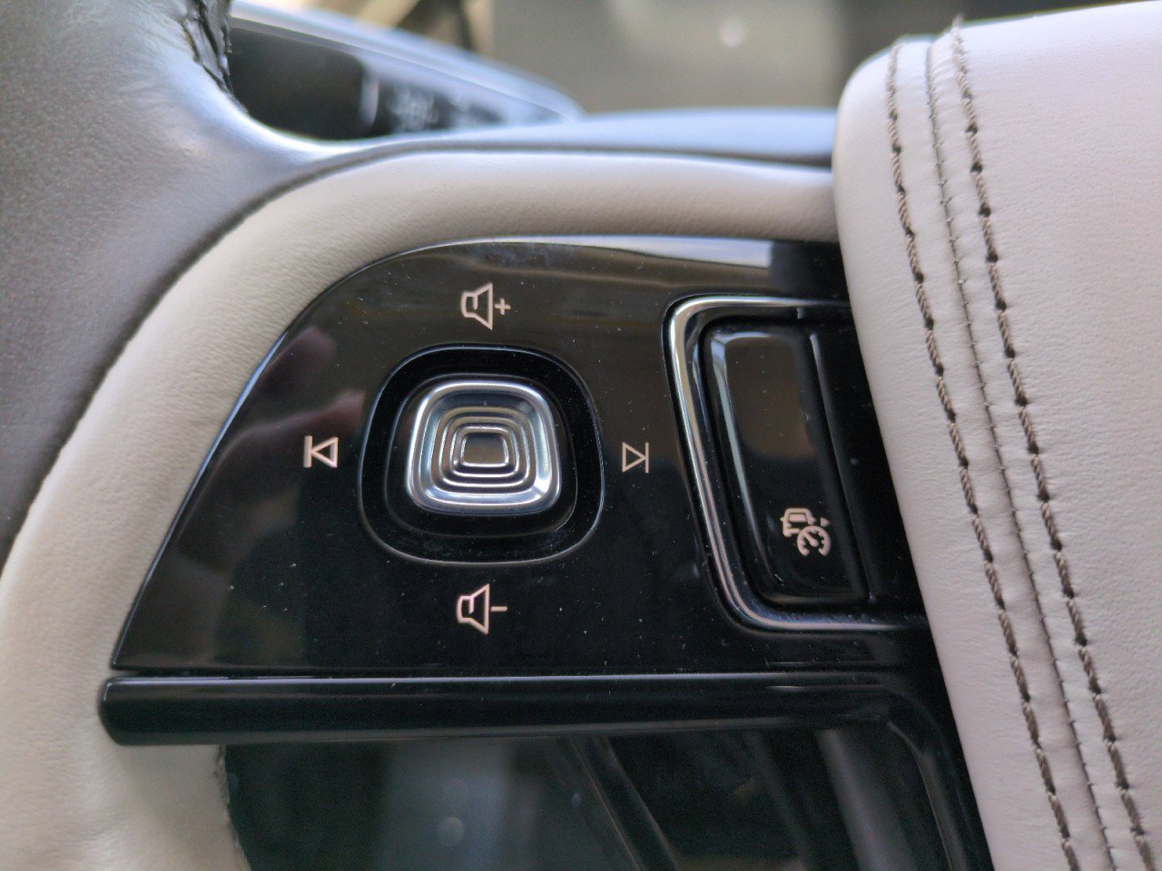 Used 2022 Lincoln Aviator Reserve w/ Equipment Group 201A RWD image 21