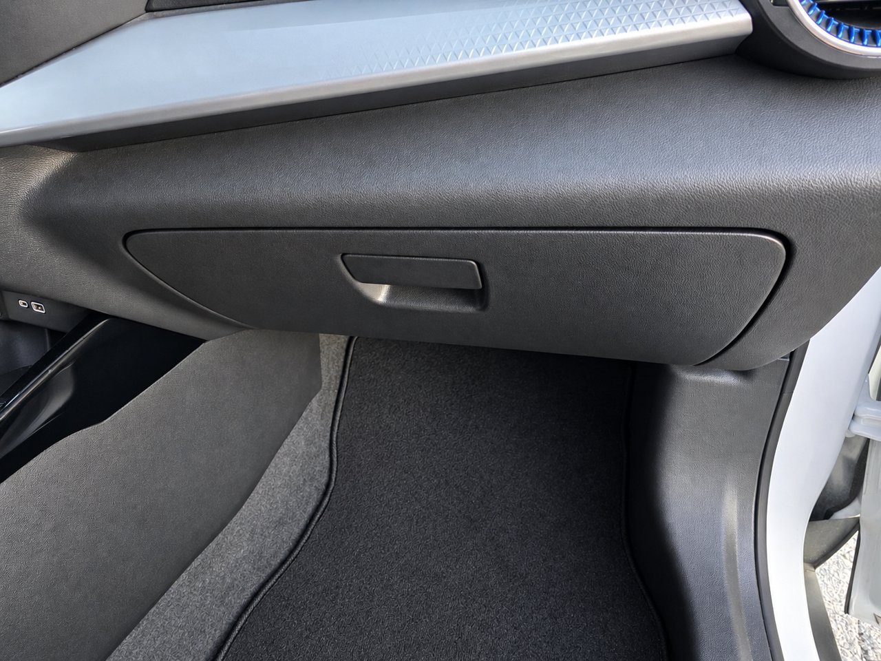Certified 2024 Chevrolet Trax LT FWD image 32