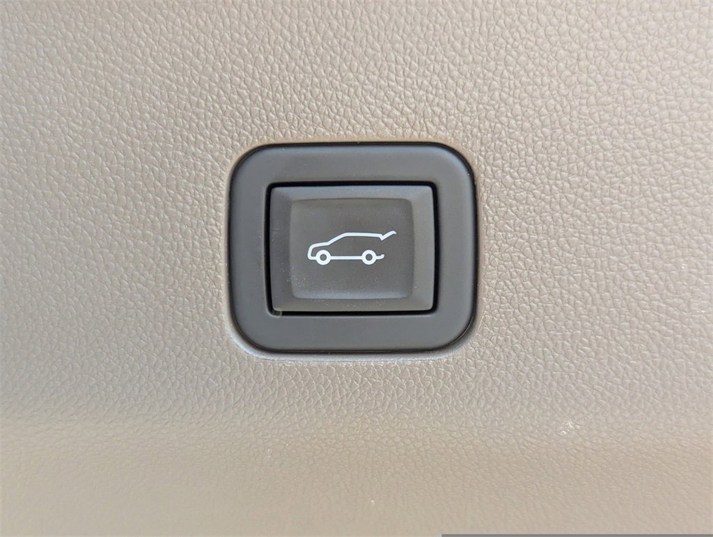 Used 2023 GMC Yukon Denali image 32