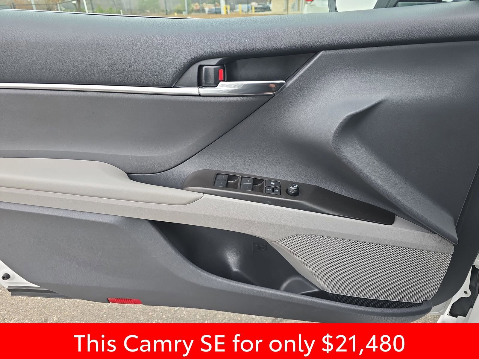 Used 2024 Toyota Camry SE image 31