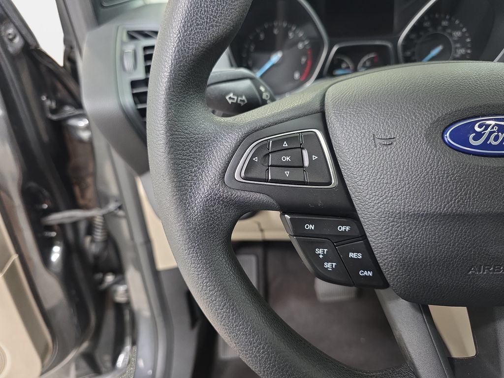 Used 2019 Ford Escape SE FWD image 17