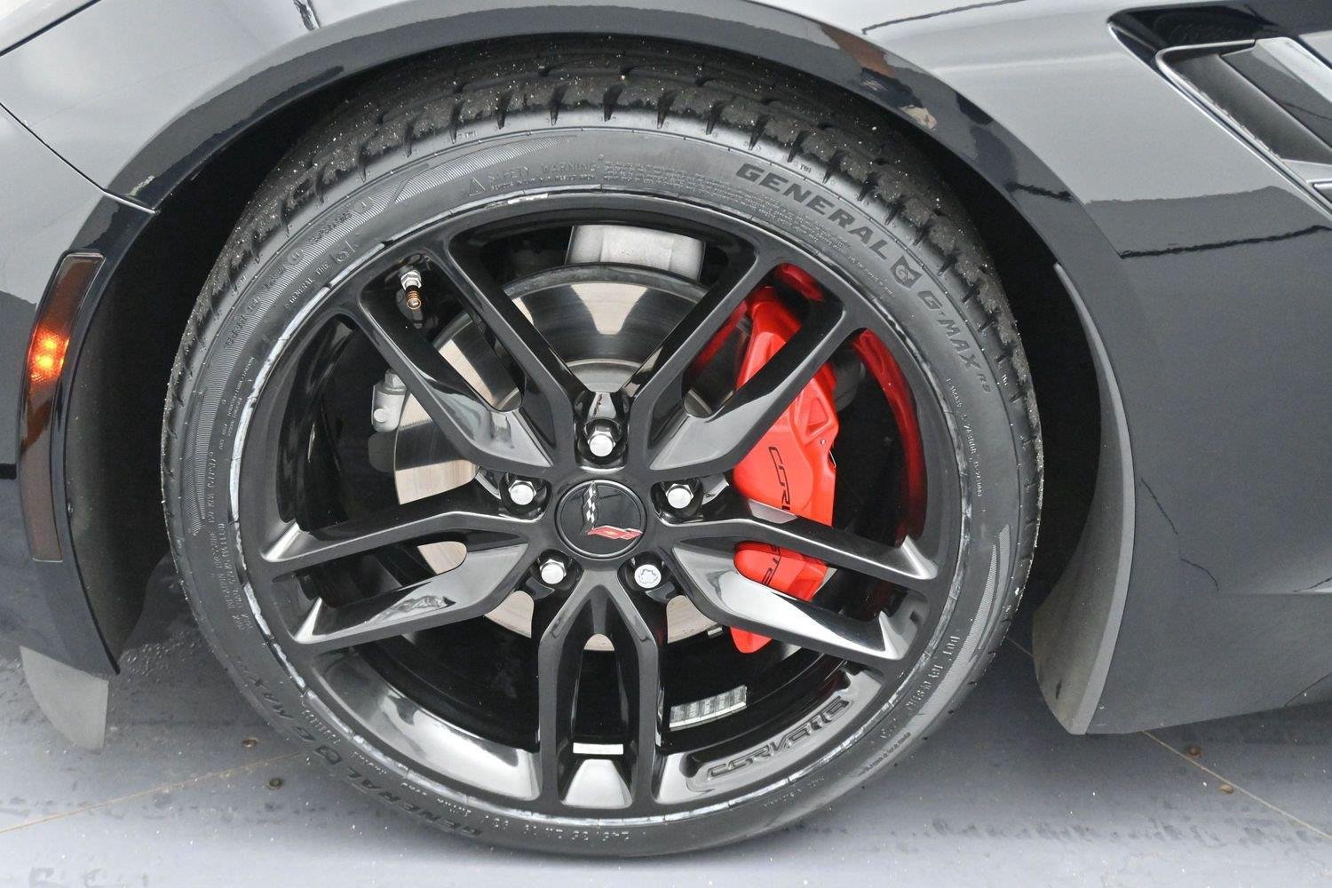 Used 2019 Chevrolet Corvette Stingray Coupe w/ Carbon Flash Badge Package RWD image 31