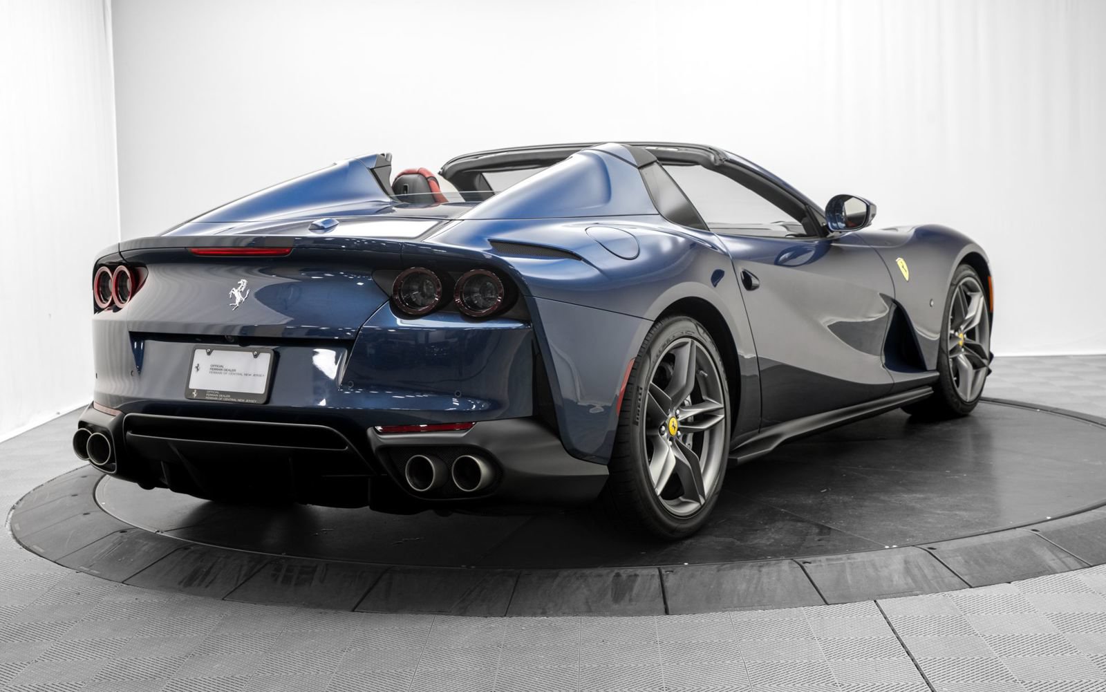 Used 2021 Ferrari 812 GTS RWD image 7