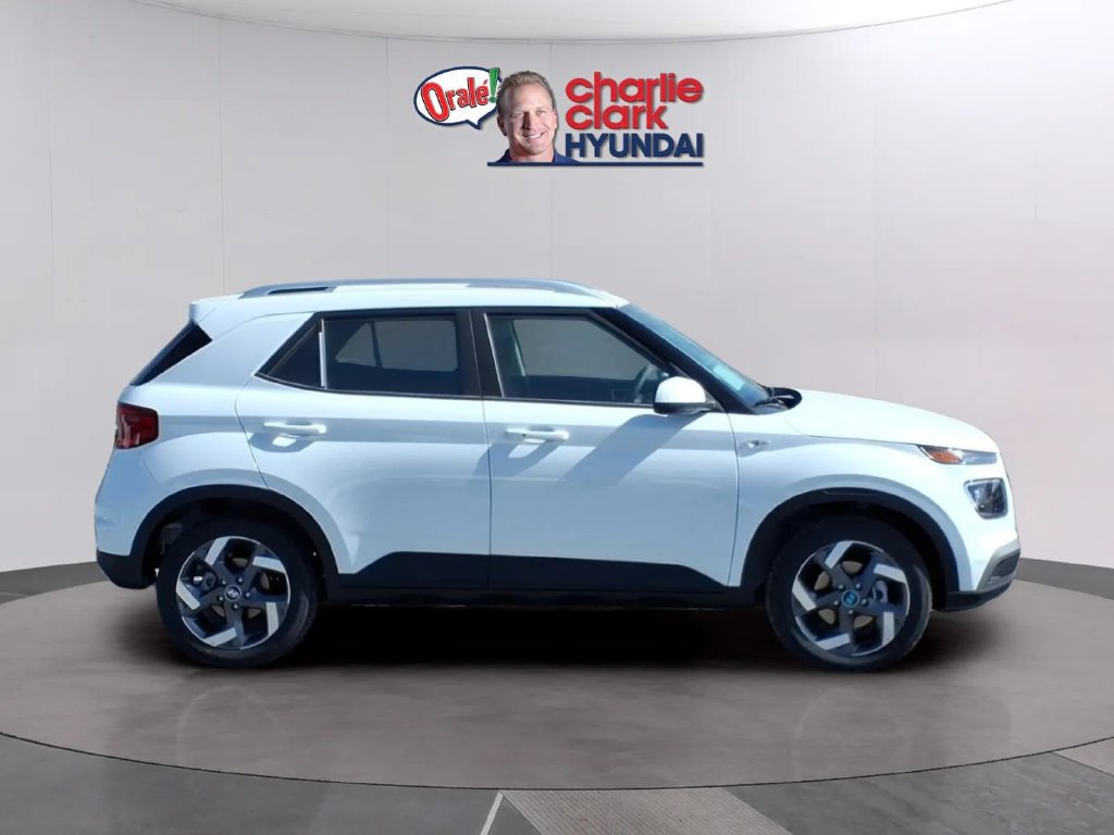 New 2026 Hyundai Venue SEL FWD image 6