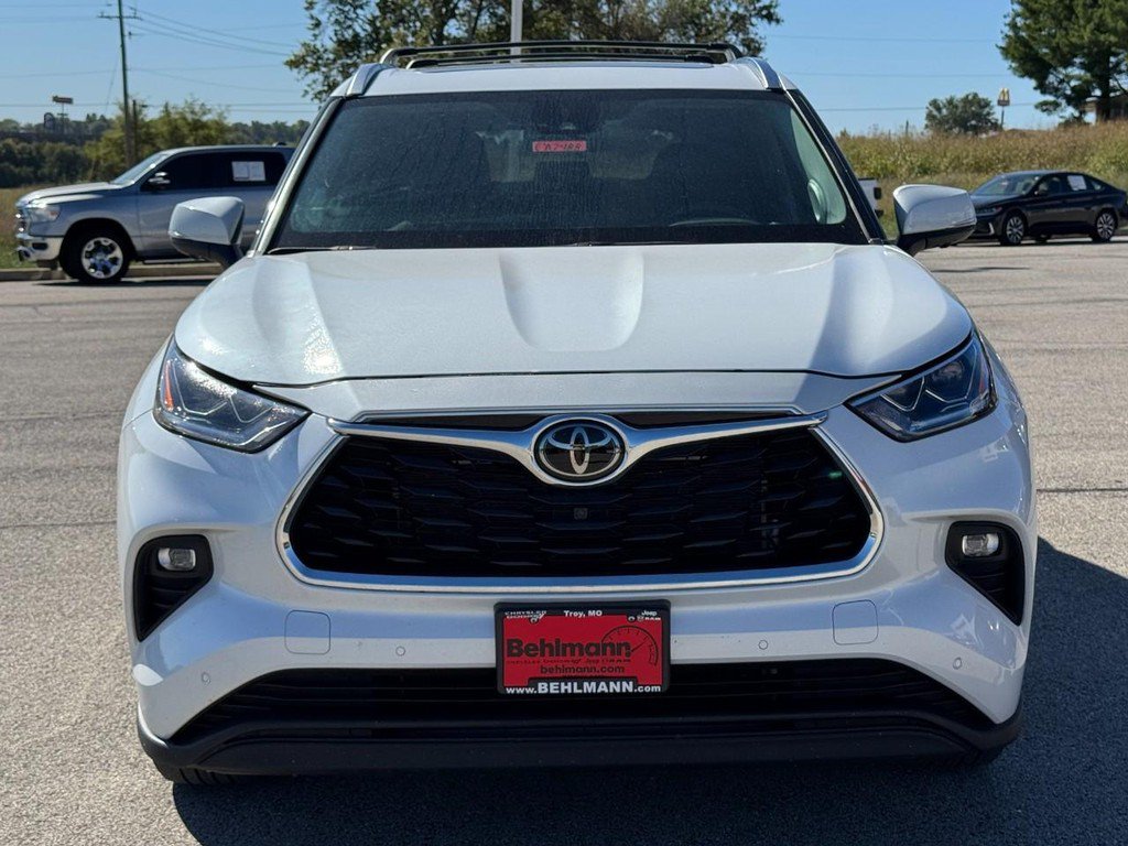 Used 2023 Toyota Highlander Limited AWD/4WD image 12