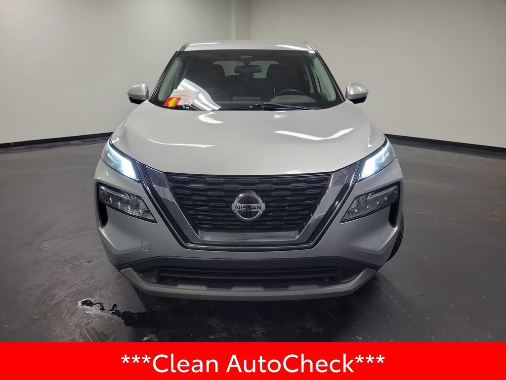 Used 2021 Nissan Rogue SV image 3