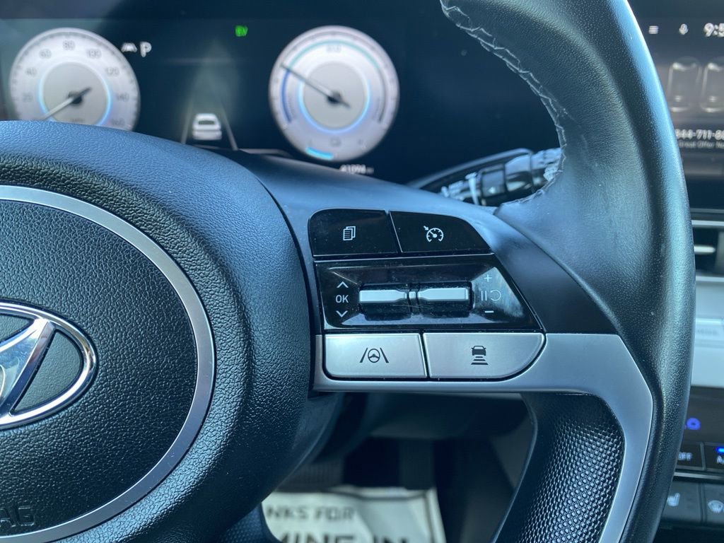 Certified 2022 Hyundai Elantra Limited w/ Cargo Package image 23