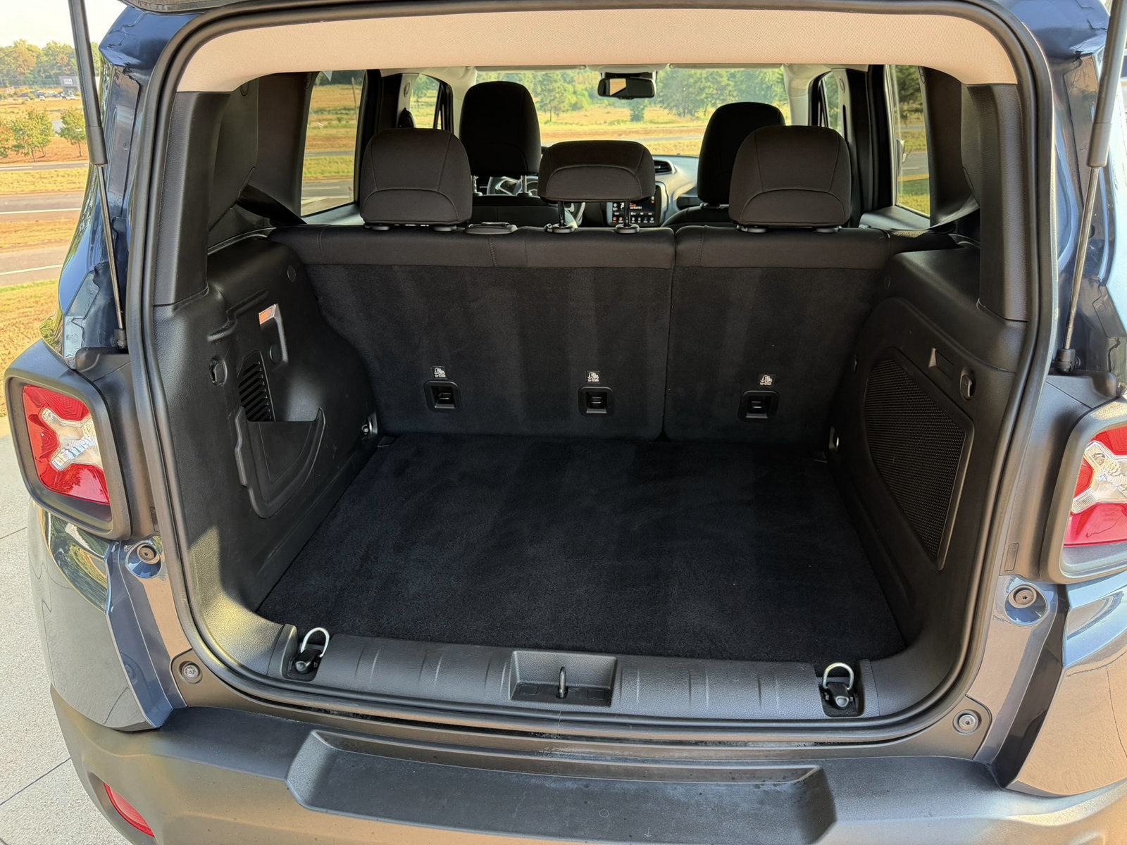 Used 2023 Jeep Renegade Altitude w/ Sun/Sound Group AWD/4WD image 29