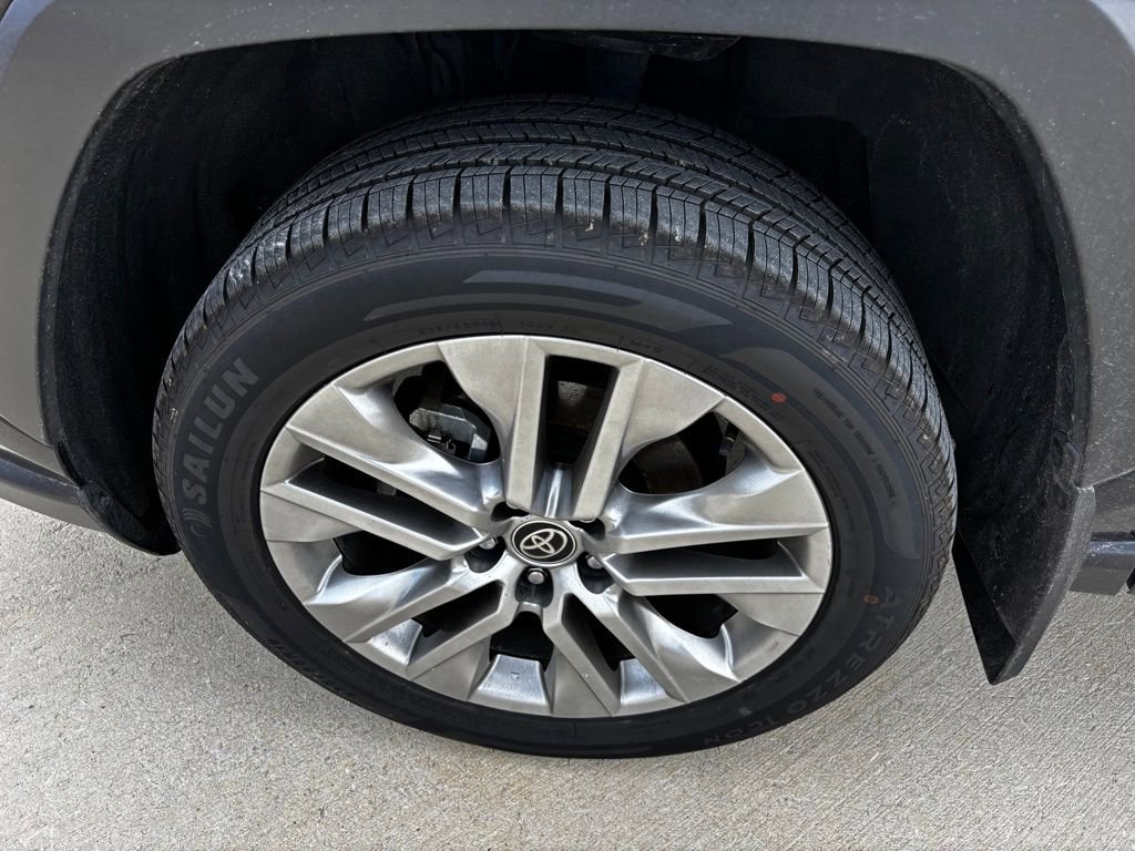 Used 2024 Toyota RAV4 Limited image 23