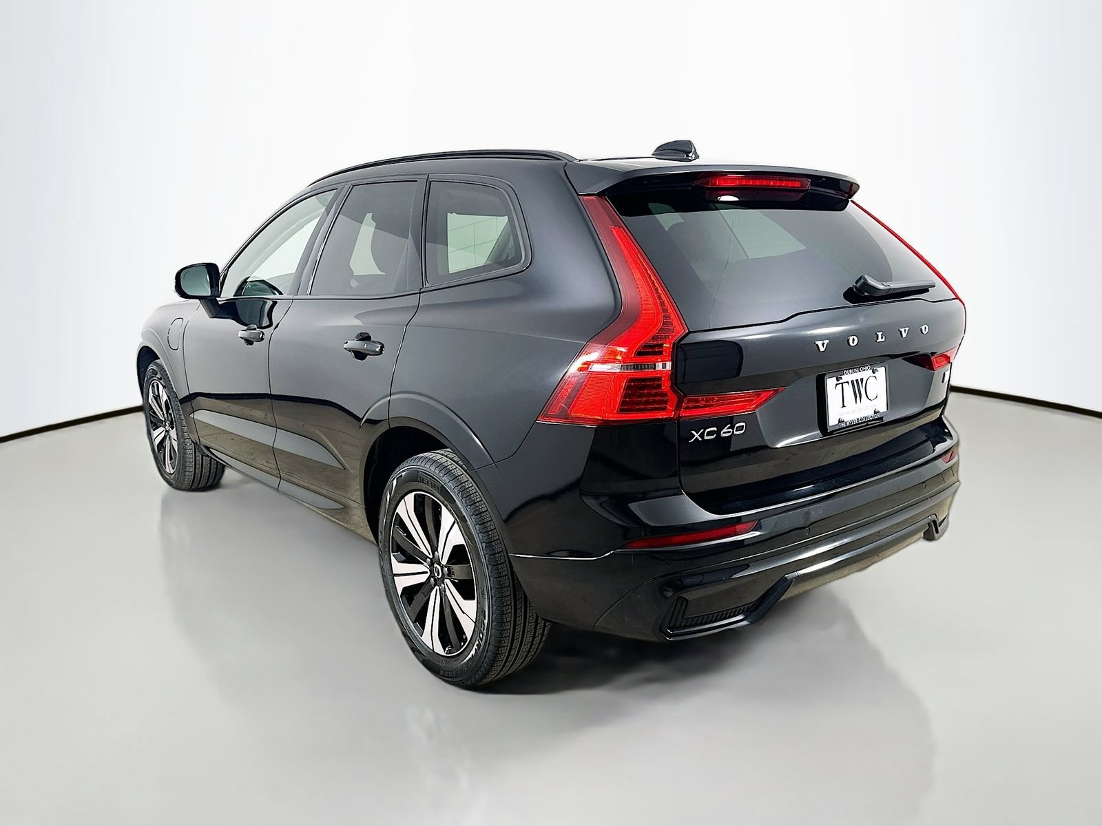 Used 2024 Volvo XC60 T8 Core w/ Climate Package AWD/4WD image 7