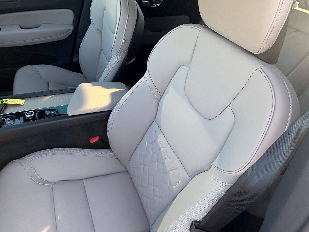 New 2026 Volvo XC60 T8 Plus w/ Protection Package Premier AWD/4WD image 18