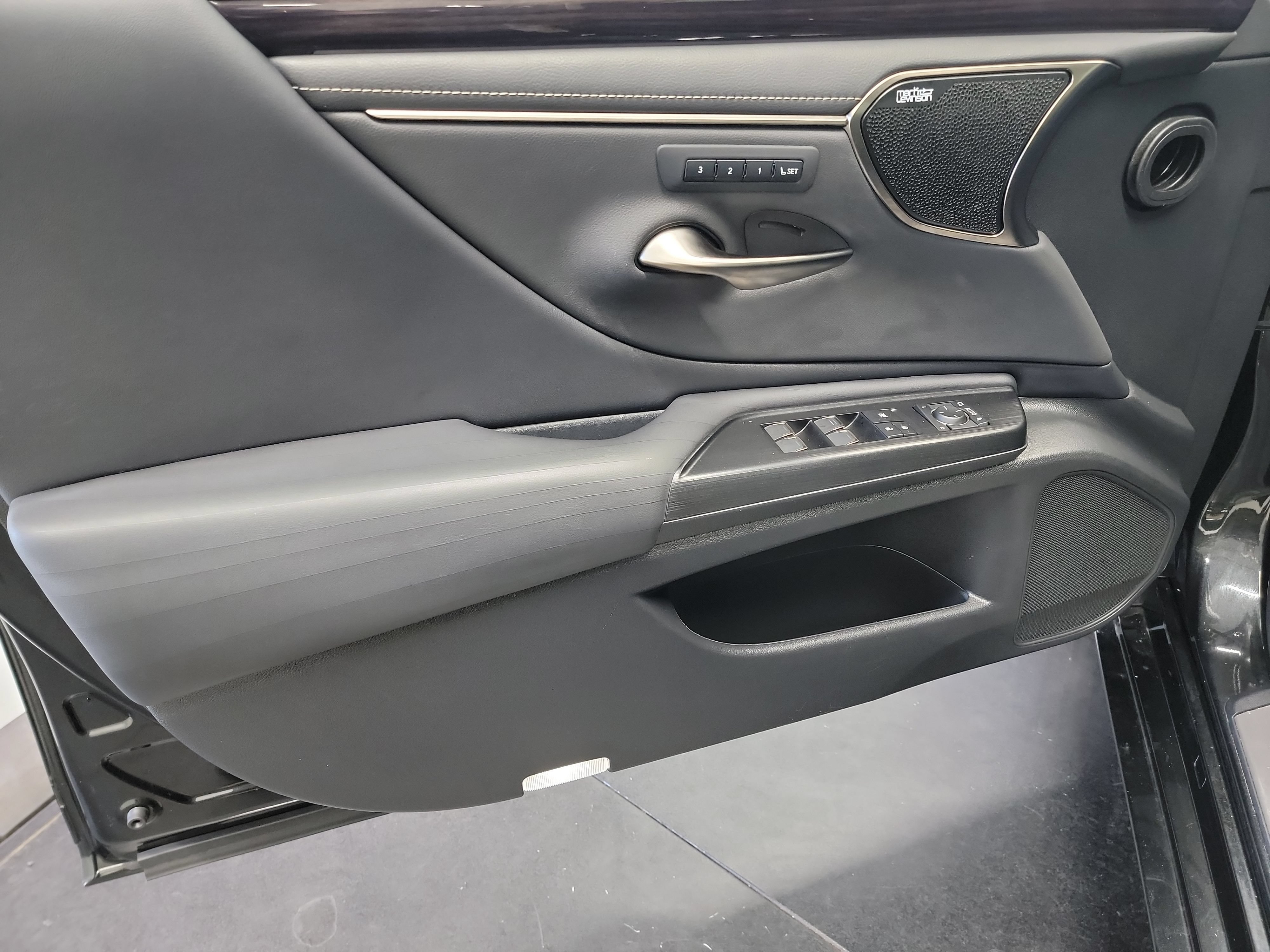 Used 2021 Lexus ES 300h w/ Accessory Package 2 FWD image 13