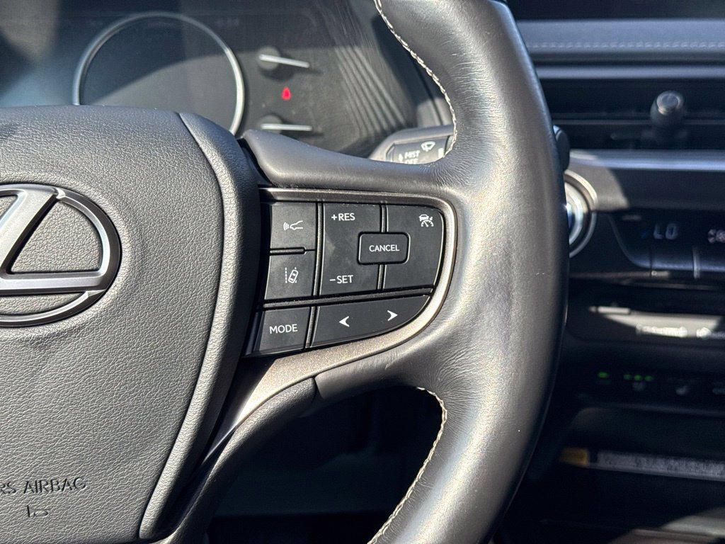 Used 2020 Lexus UX 250h w/ Premium Package AWD/4WD image 31