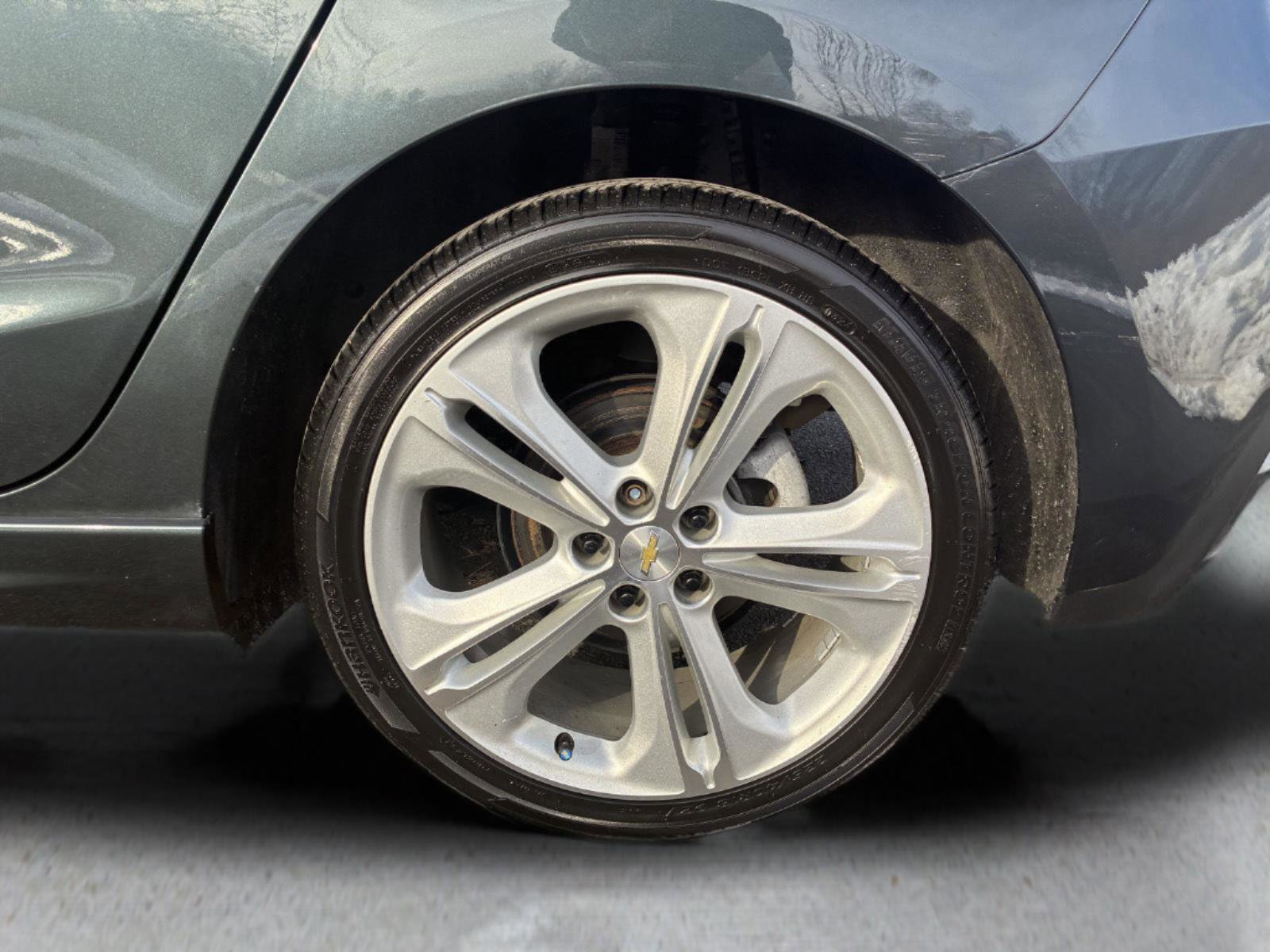 Used 2018 Chevrolet Cruze Premier FWD image 23