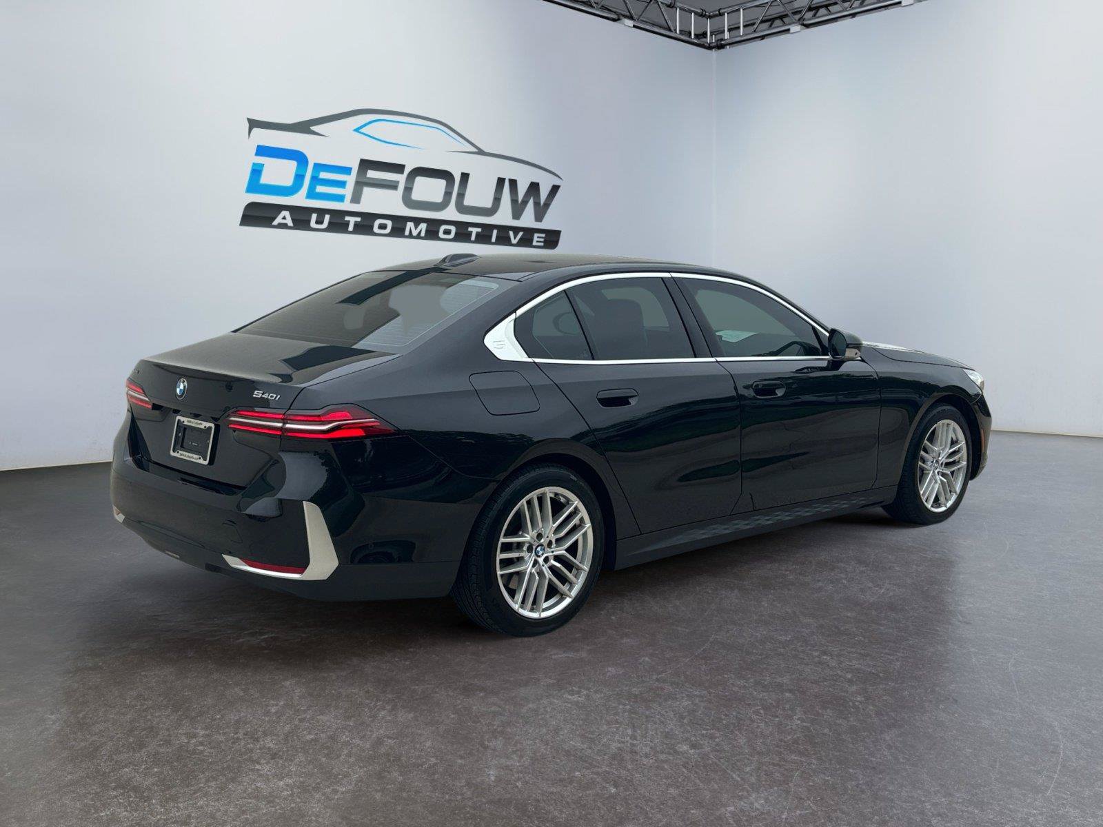 Used 2024 BMW 540i xDrive w/ Premium Package AWD/4WD image 3