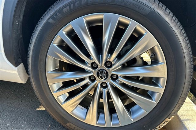 Used 2022 Toyota Highlander Platinum image 7