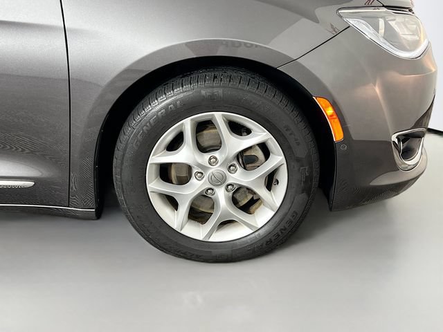 Used 2019 Chrysler Pacifica Touring-L Plus w/ Advanced Safetytec Group FWD image 41