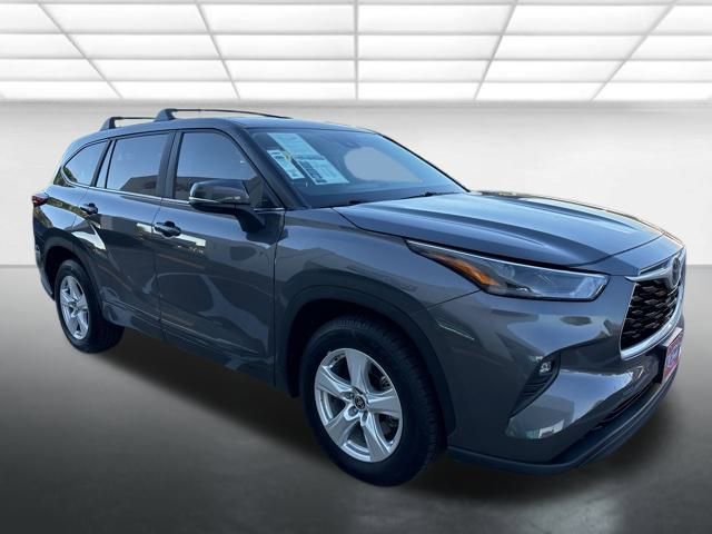 Used 2023 Toyota Highlander LE