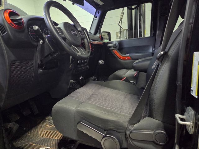Used 2012 Jeep Wrangler Unlimited Sahara w/ Dual Top Group AWD/4WD image 4