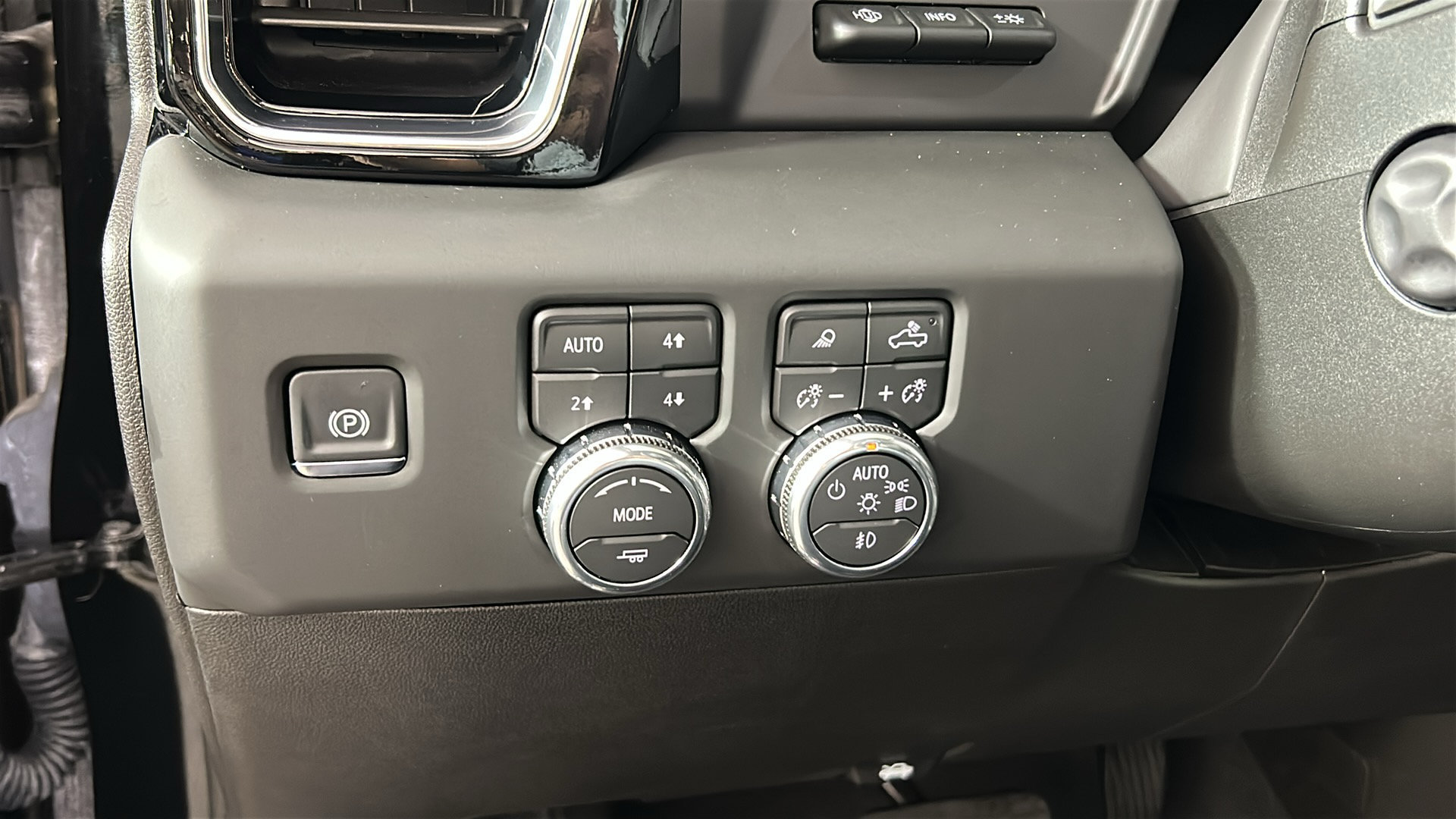 New 2026 GMC Sierra 1500 Denali w/ Technology Package AWD/4WD image 23
