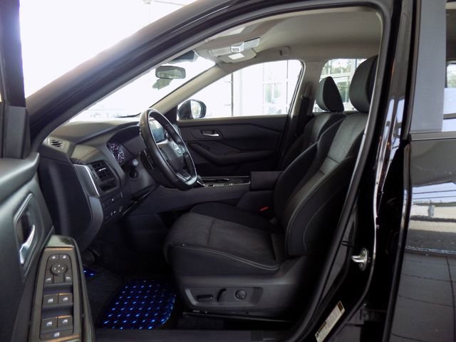 Used 2025 Nissan Rogue SV image 19