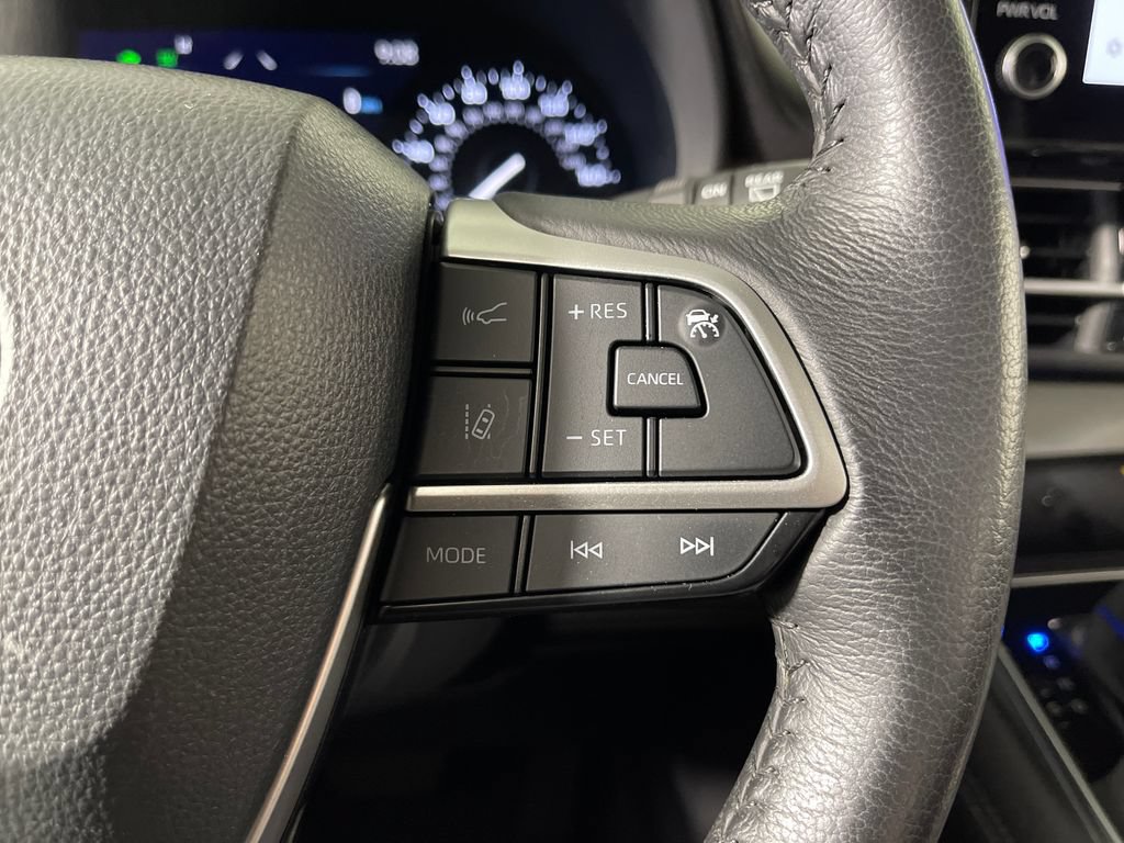 Certified 2025 Toyota Sienna XLE FWD image 27