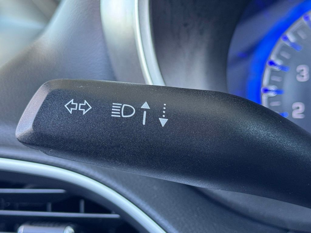Used 2023 Chrysler Pacifica Touring-L image 12