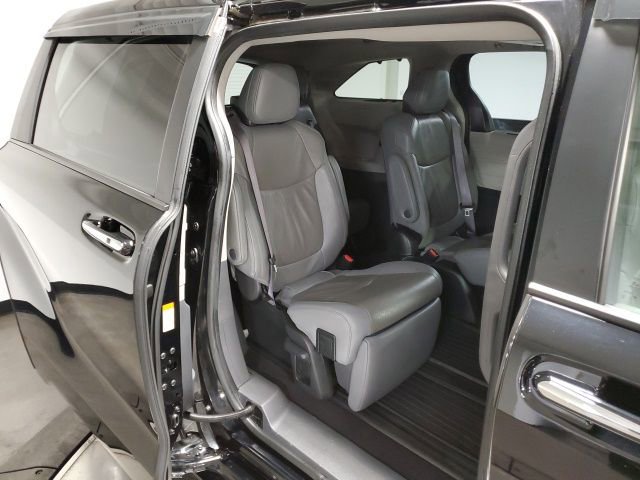 Used 2024 Toyota Sienna Limited image 23