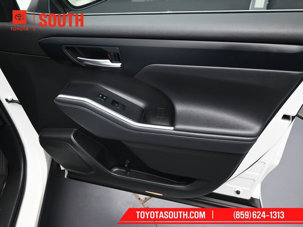 Used 2022 Toyota Highlander XLE image 37