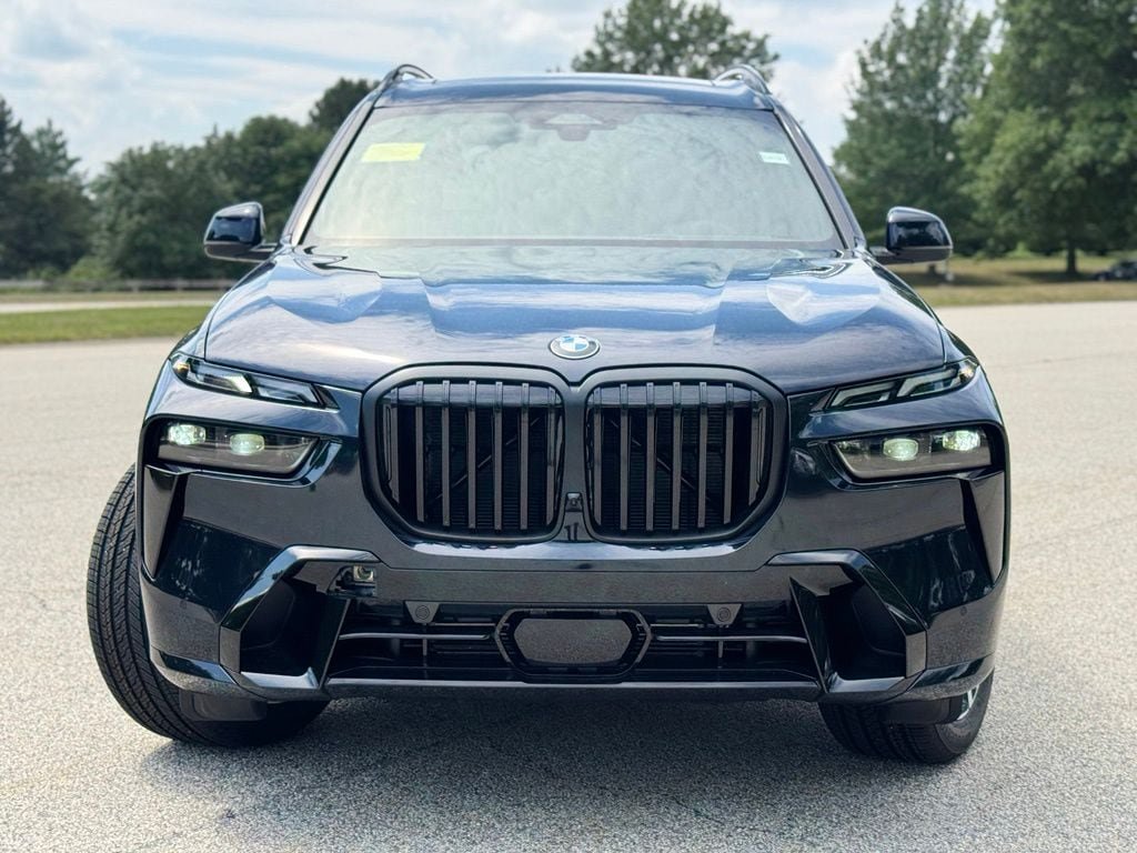 New 2027 BMW X7 xDrive40i w/ M Sport Package AWD/4WD image 9