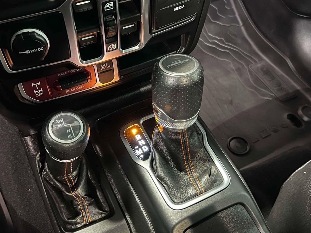 Used 2022 Jeep Gladiator Mojave w/ Cold Weather Group image 32