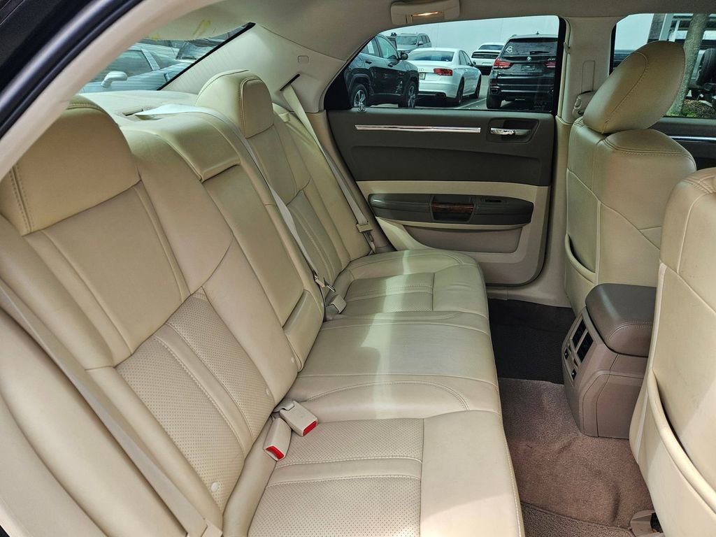 Used 2009 Chrysler 300 C RWD image 15