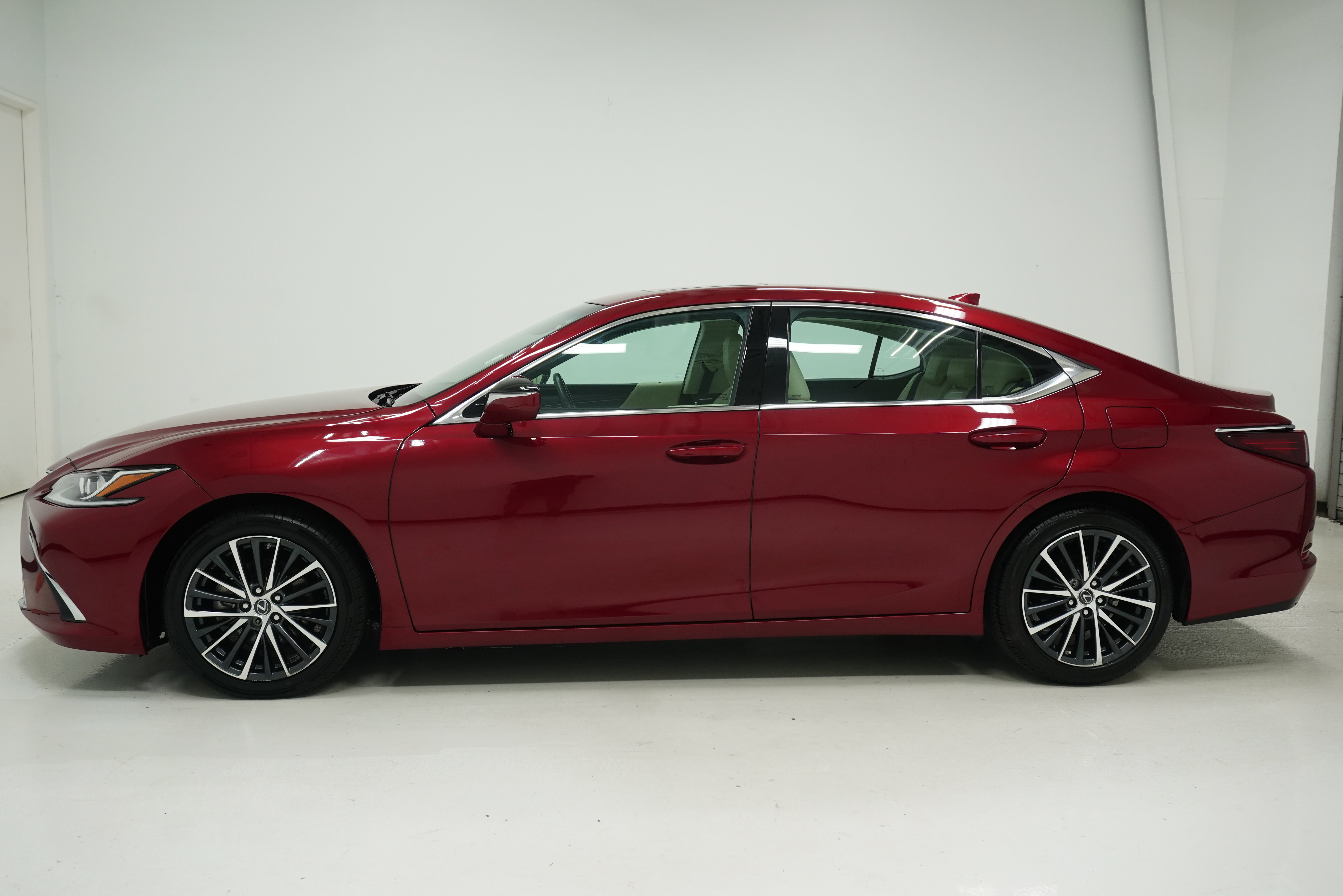 Used 2022 Lexus ES 350 w/ Premium Package FWD image 7