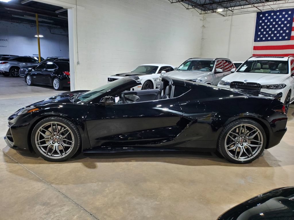 Used 2025 Chevrolet Corvette Z06 RWD image 13