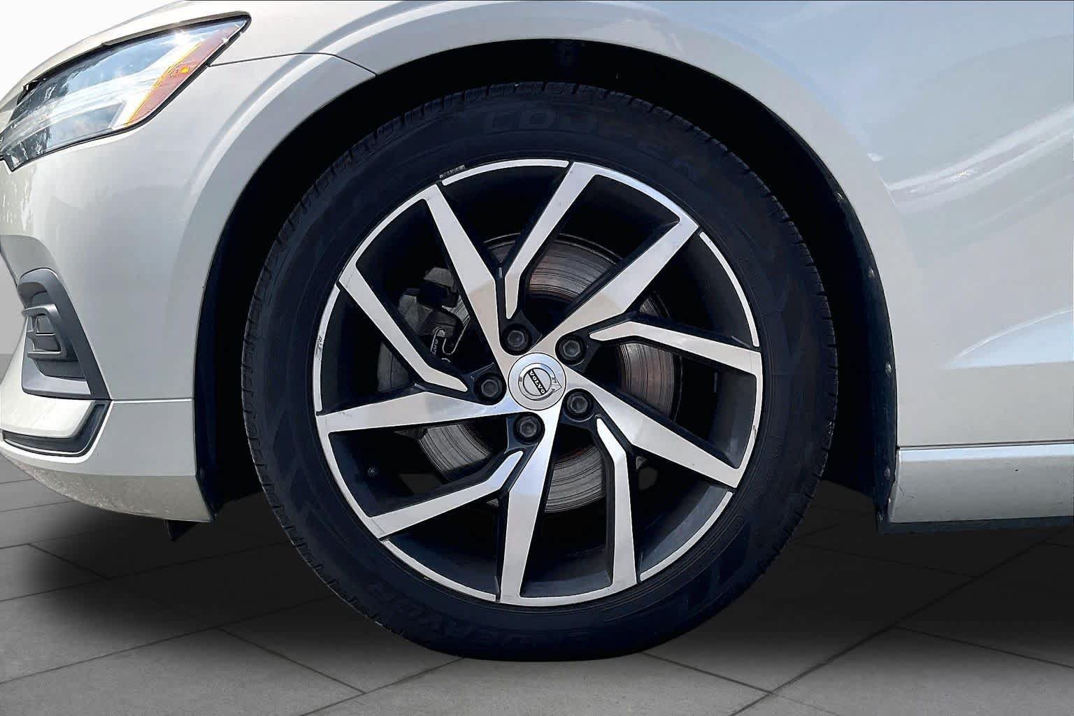 Used 2020 Volvo S60 T5 Momentum FWD image 10