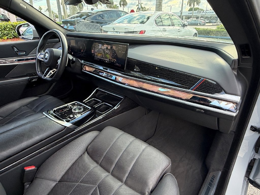 Used 2025 BMW 740i RWD image 19