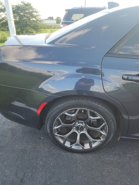 Used 2015 Chrysler 300 S RWD image 7