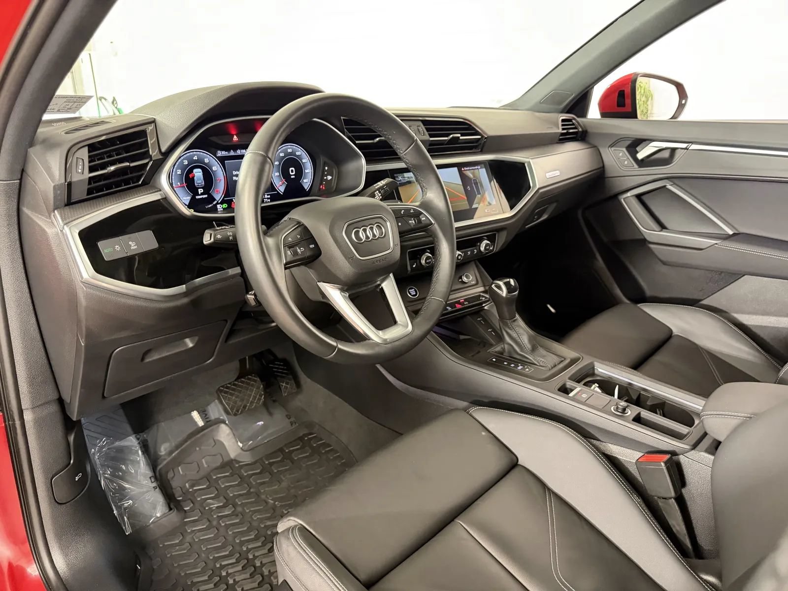 Used 2024 Audi Q3 2.0T Premium Plus w/ Premium Plus Package AWD/4WD image 11