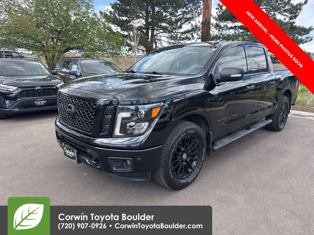 Used 2018 Nissan Titan SV w/ SV Convenience Package image 3