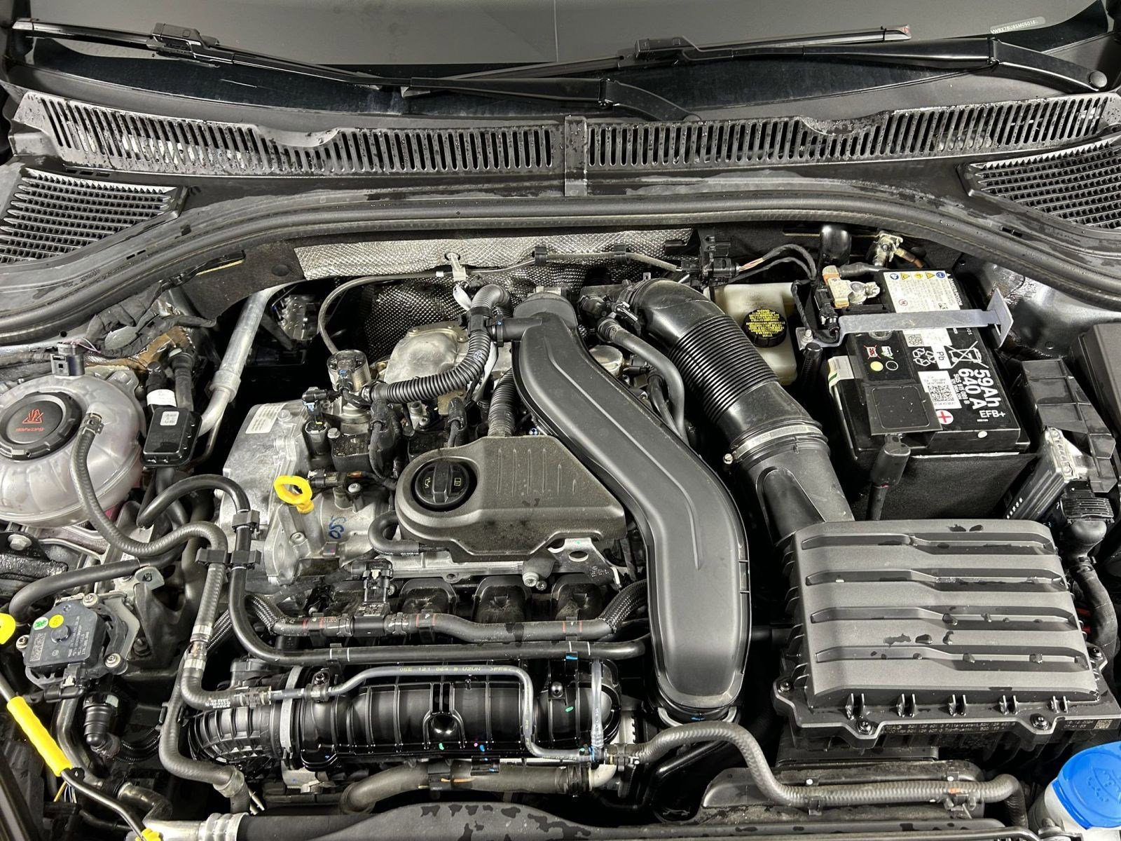 Used 2025 Volkswagen Jetta Sport image 14