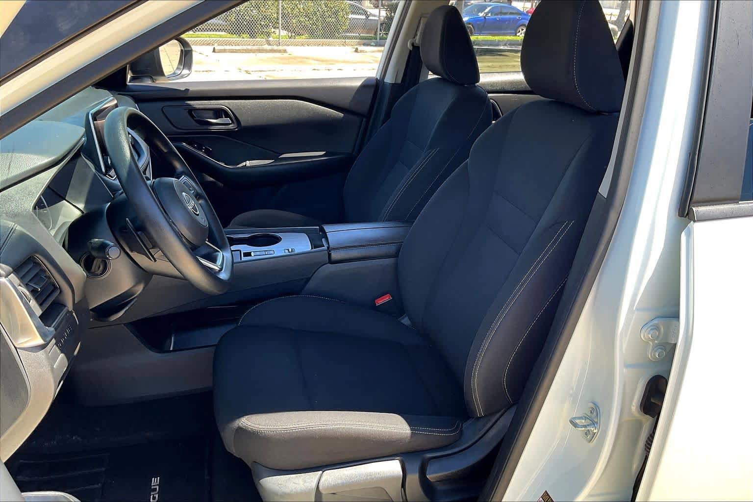 Used 2024 Nissan Rogue S FWD image 8