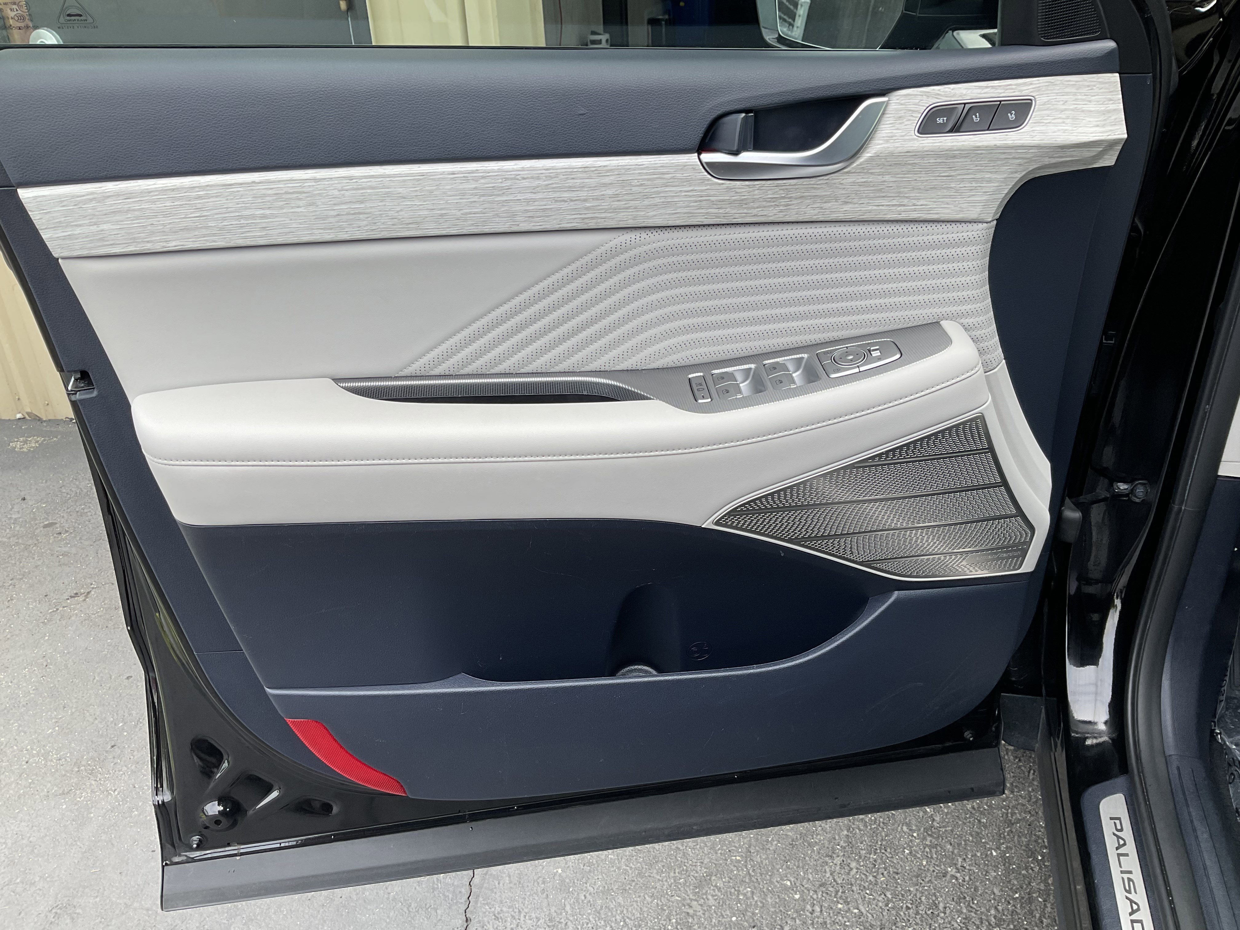Used 2024 Hyundai Palisade Calligraphy image 31