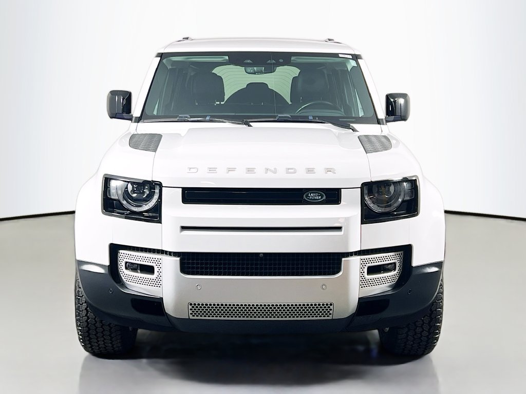 Used 2023 Land Rover Defender 110 SE AWD/4WD image 2