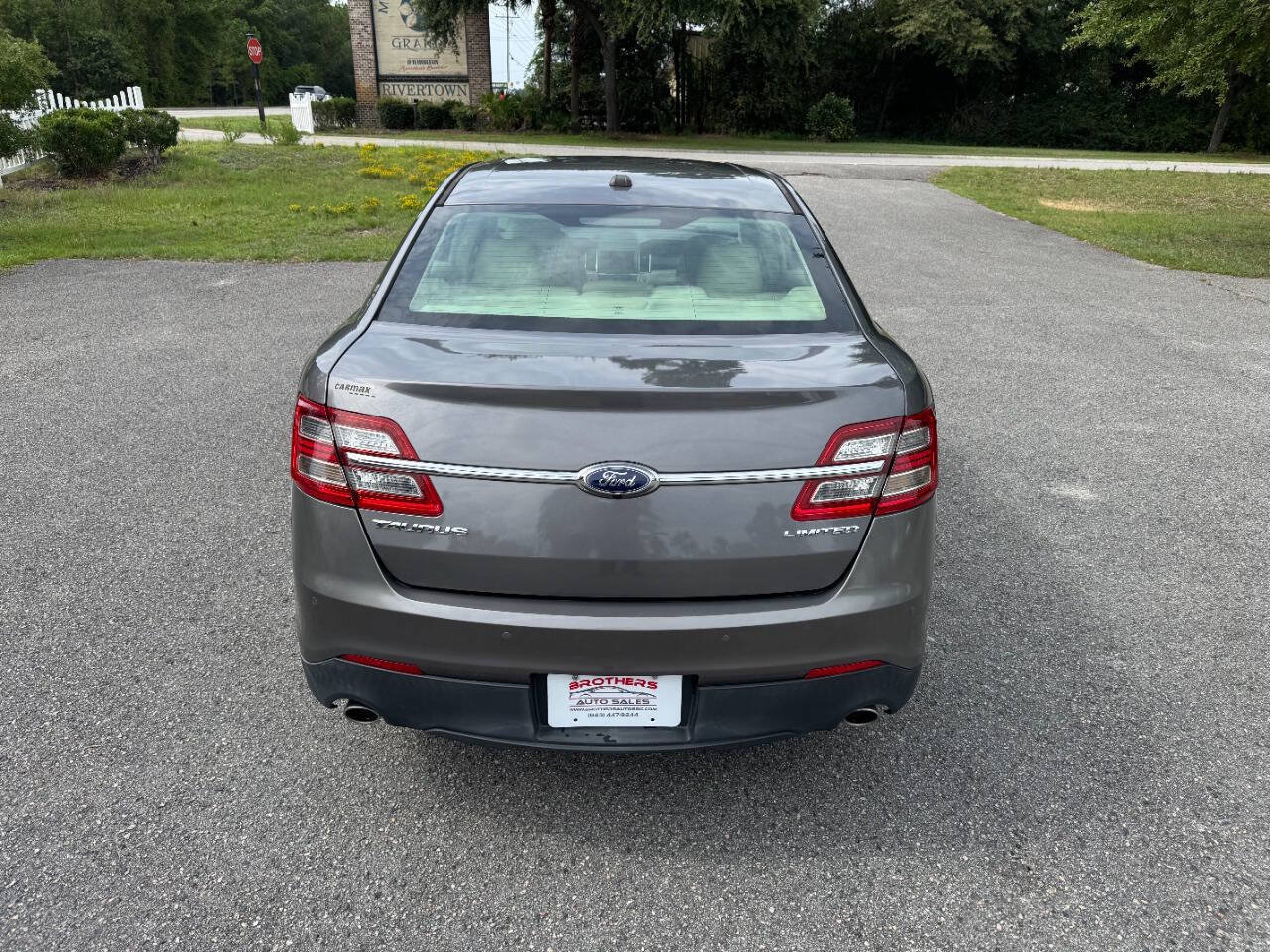 Used 2013 Ford Taurus Limited FWD image 5