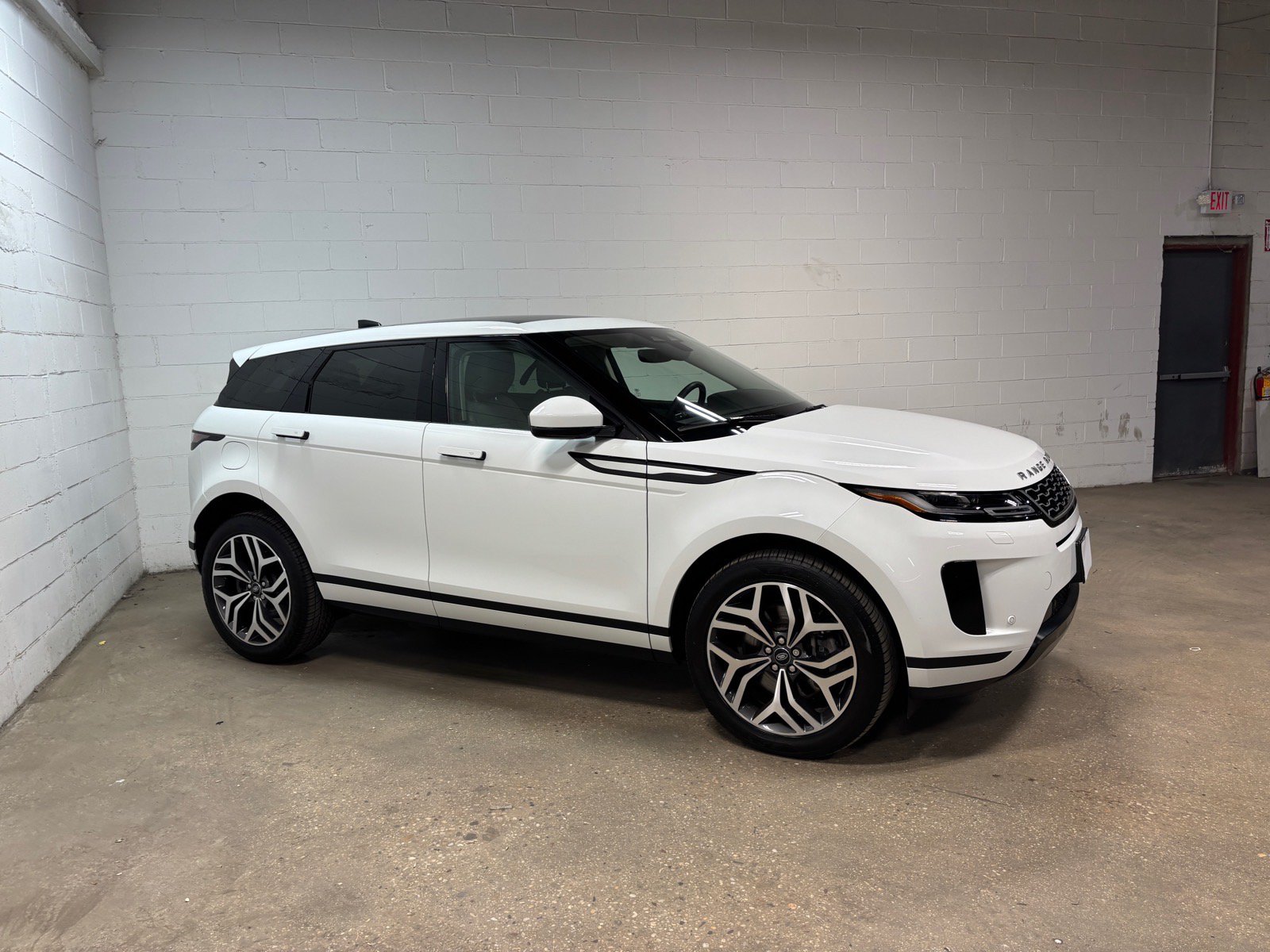 Used 2023 Land Rover Range Rover Evoque SE AWD/4WD image 5