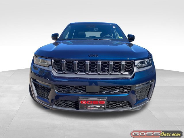 New 2027 Jeep Grand Cherokee Limited w/ Limited Altitude Package AWD/4WD image 2